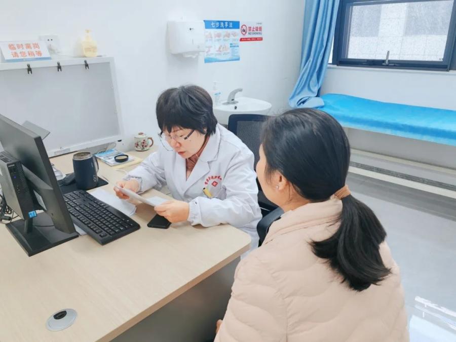 【现场直击】“芳华绽放,健康守护” | 常德女性赶场学健康!调班、陪长辈都要来的科普活动暖爆初冬